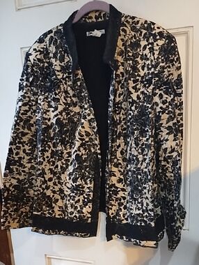 NY Gard Women's Black & Cream Floral Jacket